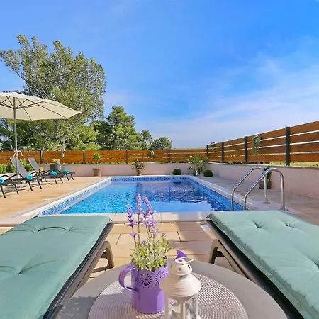 Punta Garden Pool House * Posedarje