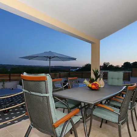 Punta Garden Pool House * Posedarje