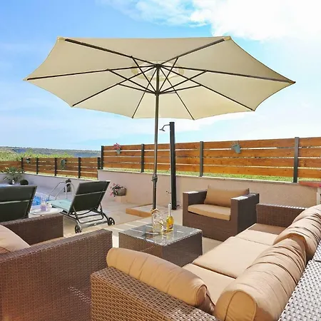 Punta Garden Pool House Vila Posedarje