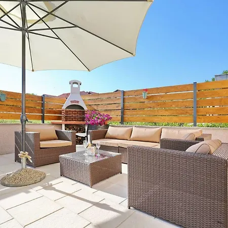 Vila Punta Garden Pool House Posedarje