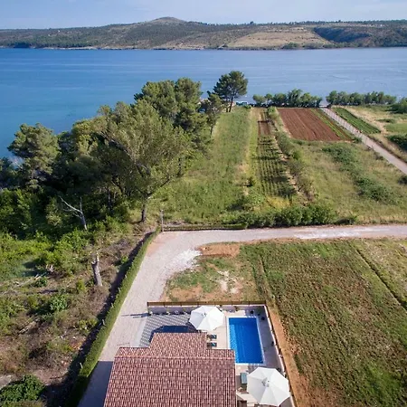 Punta Garden Pool House Posedarje