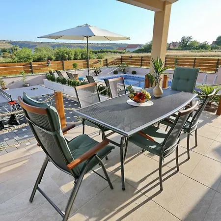 Villa Punta Garden Pool House