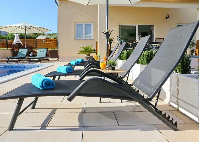 Punta Garden Pool House Villa *